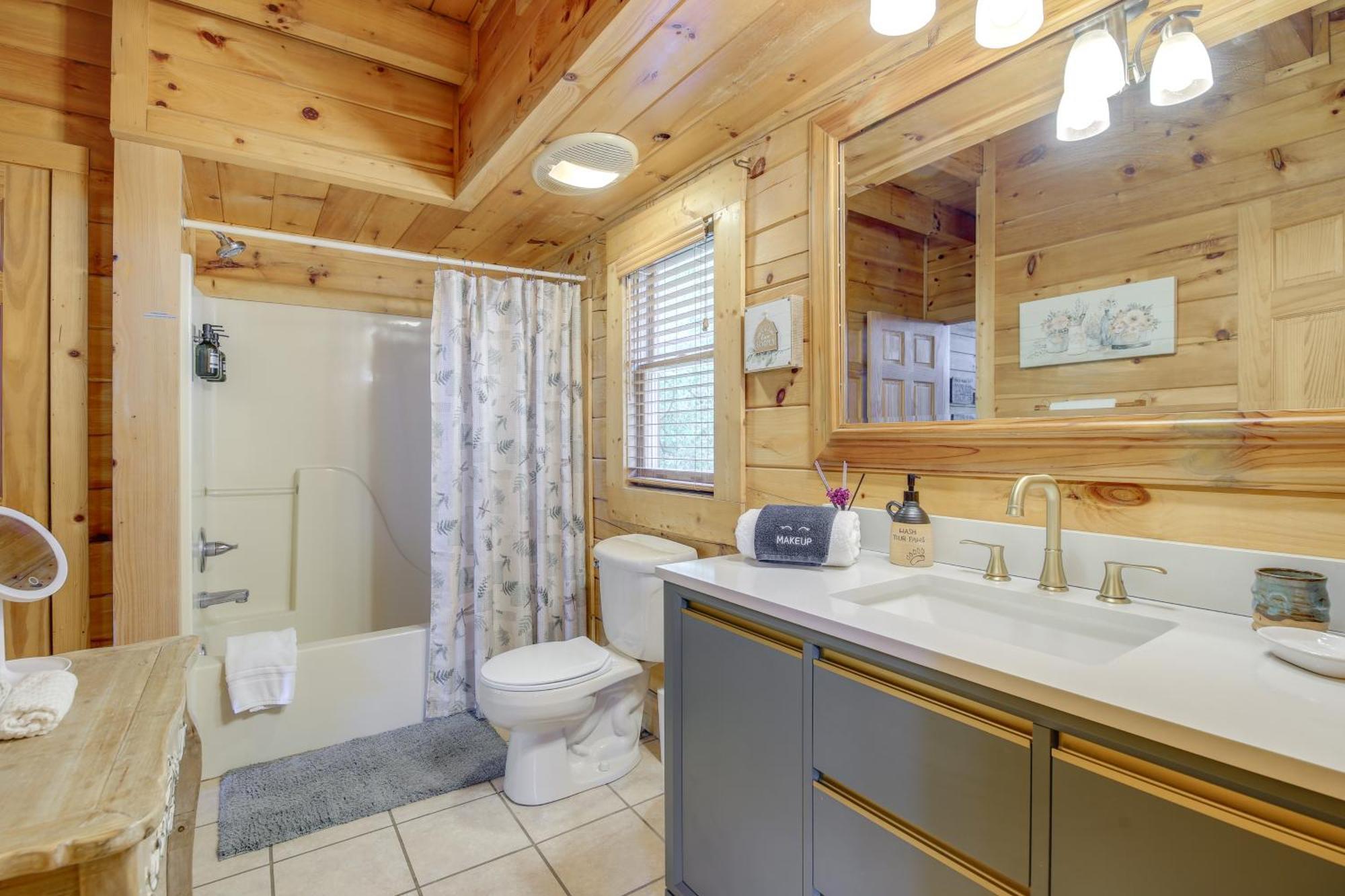 Sevierville Cabin With Deck Minutes To Pigeon Forge エクステリア 写真